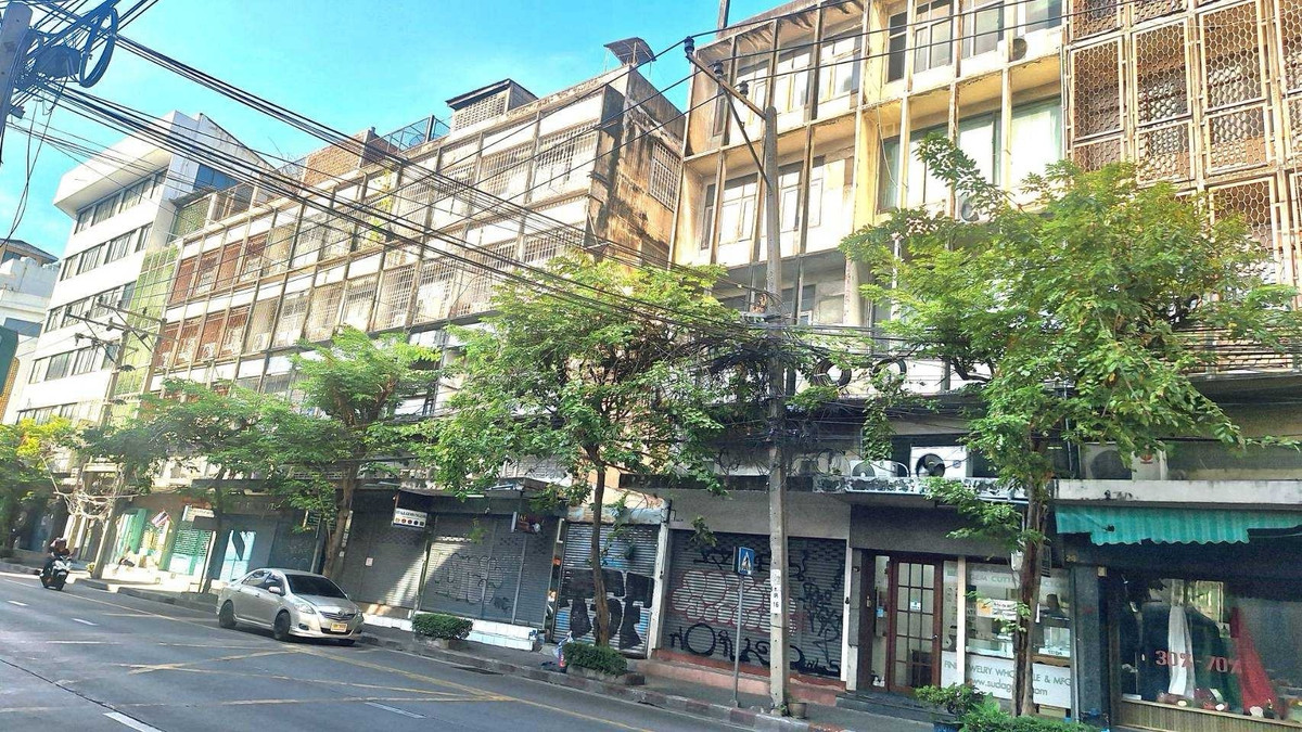 ขายอาคารพาณิชย์สีลม ศาลาแดง บางรัก : ขายอาคารพาณิชย์ 6 คูหาติดกัน สีลม บางรัก เนื้อที่ 121.10 ตร.ว. แขวงสุริยวงศ์ เขตบางรัก กรุงเทพมหานคร