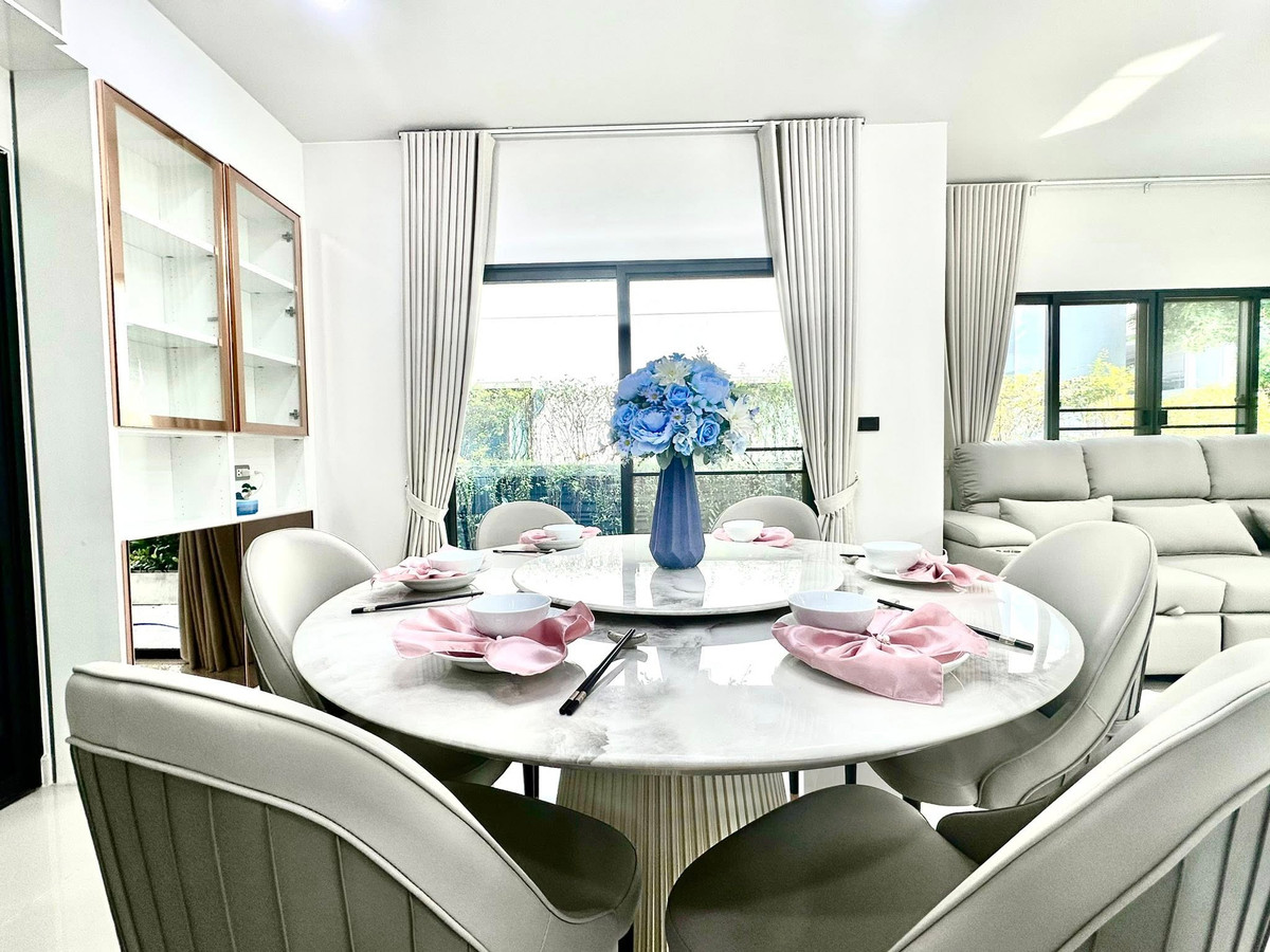 ให้เช่าบ้านพัฒนาการ ศรีนครินทร์ : บ้านเดี่ยวให้เช่า Setthasiri Krungthep Kreetha 2 พร้อมเข้าอยู่ ใกล้โรงเรียนนานาชาติ Please call: 062-496-6454