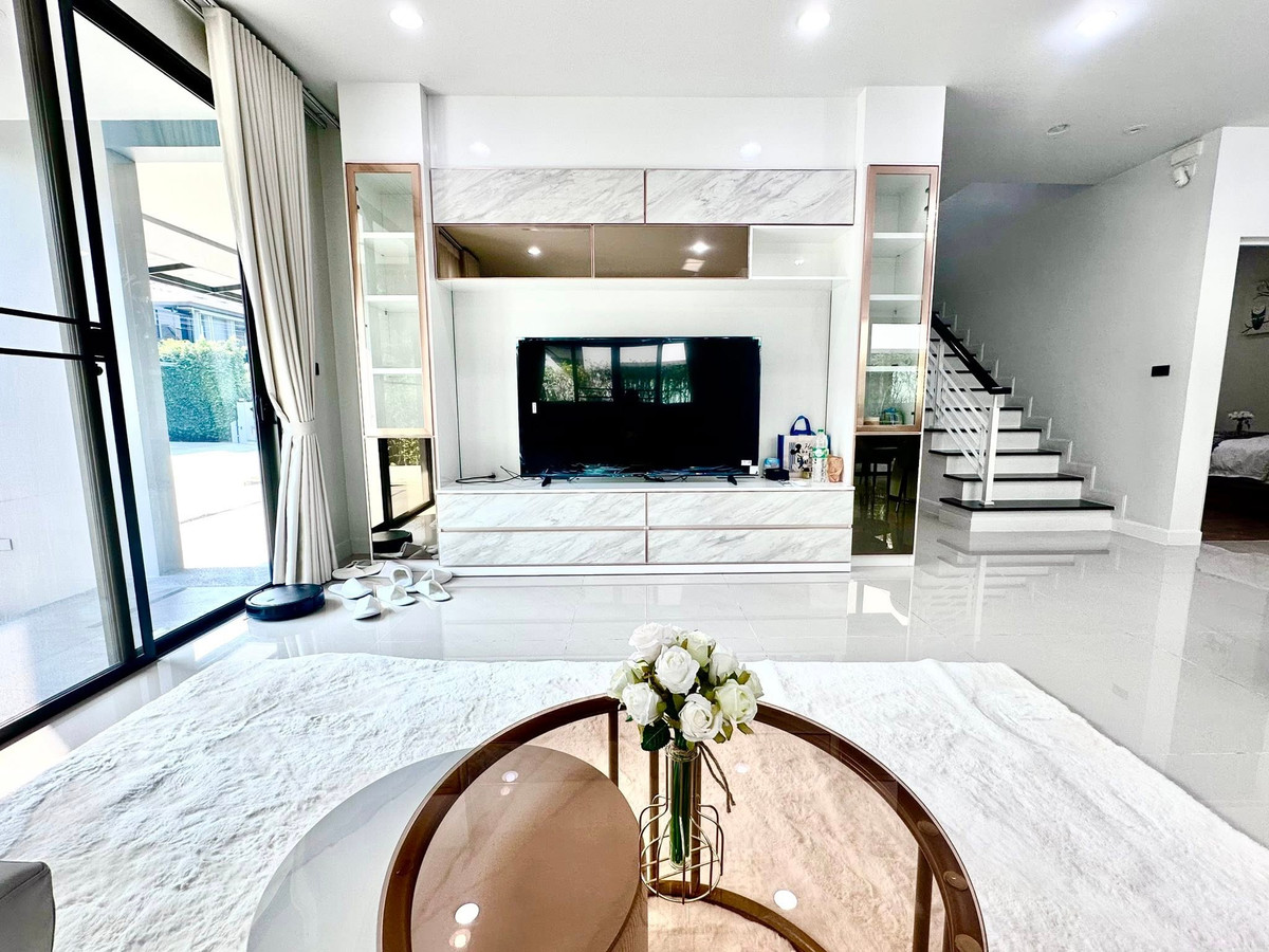 ให้เช่าบ้านพัฒนาการ ศรีนครินทร์ : บ้านเดี่ยวให้เช่า Setthasiri Krungthep Kreetha 2 พร้อมเข้าอยู่ ใกล้โรงเรียนนานาชาติ Please call: 062-496-6454