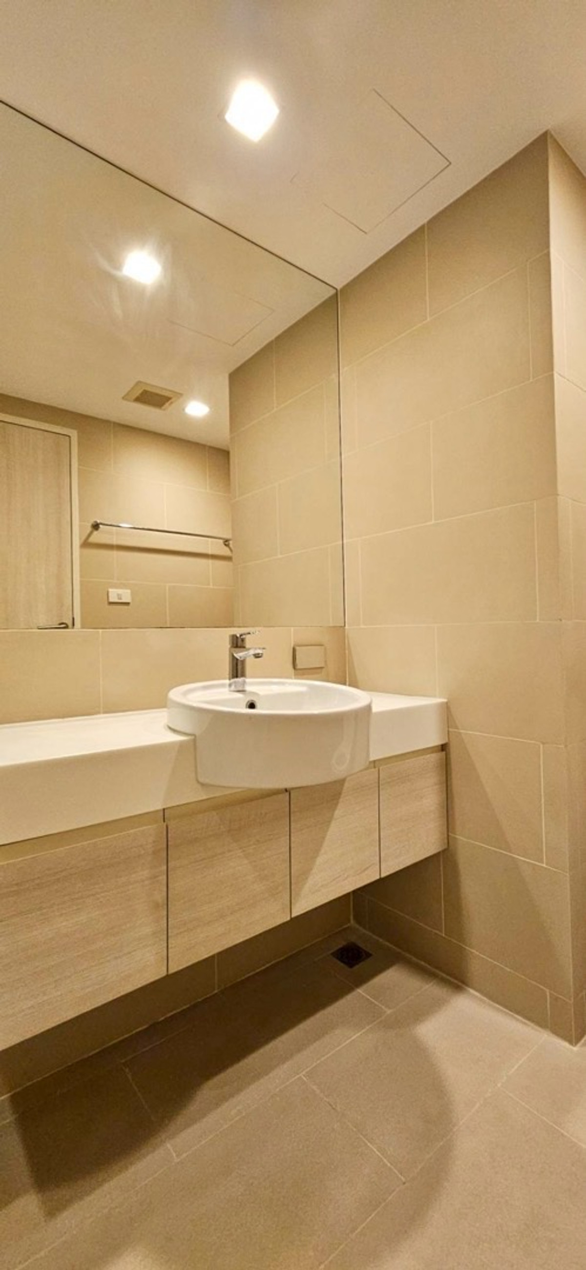 ให้เช่าคอนโดแจ้งวัฒนะ เมืองทอง : 📍 โครงการ : Double Lake Condominium Phase 2🚝 ใกล้ : MRT สายสีชมพู สถานีทะเลสาบเมืองทองธานี 💵 ราคาเช่า : 13,000 บาท / เดือน