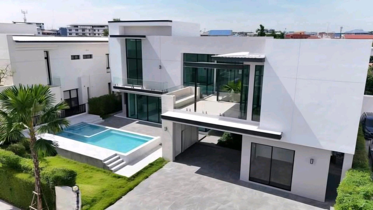 ขายบ้านเลียบทางด่วนรามอินทรา : 🔥Pool villa เอกมัย–รามอินทรา 55 ล้าน