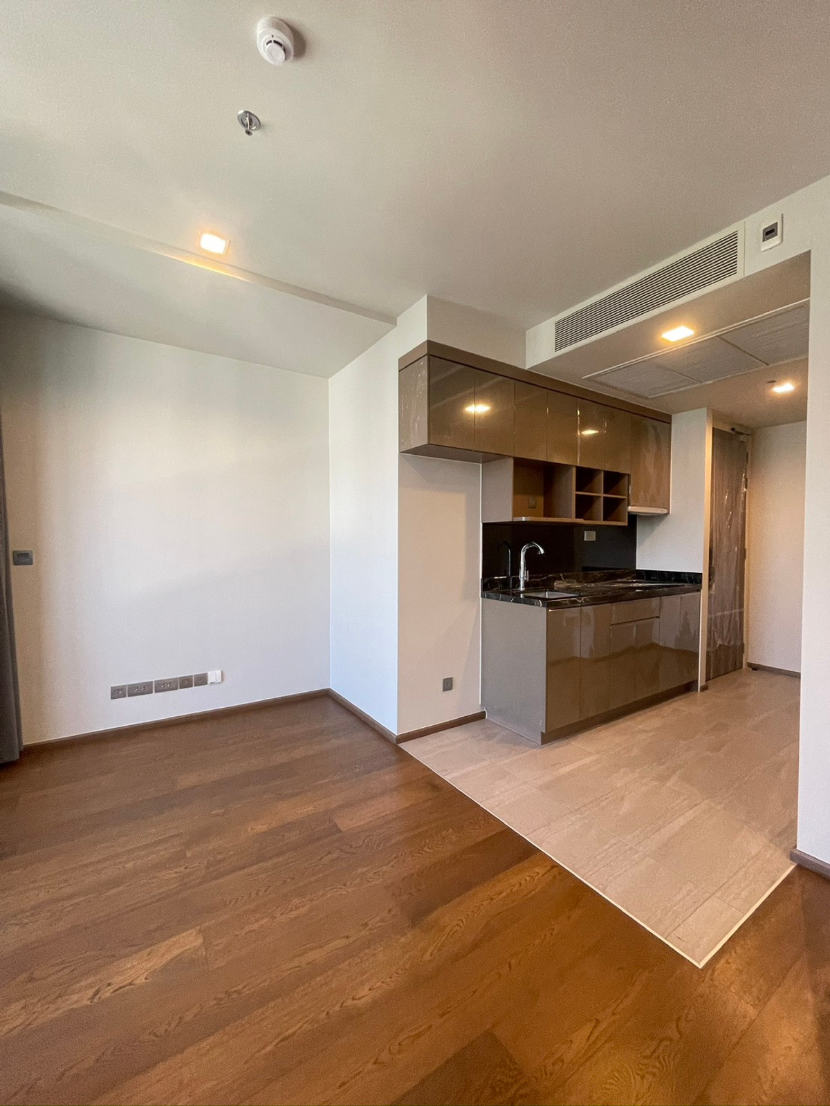 ขายคอนโดสุขุมวิท อโศก ทองหล่อ : โปรปิดโครง Ideo Q suk.36 size 48.85sq.m.  ราคาดีมาก 1br plus only 7.59mb. นัดชม โทร 0957615782