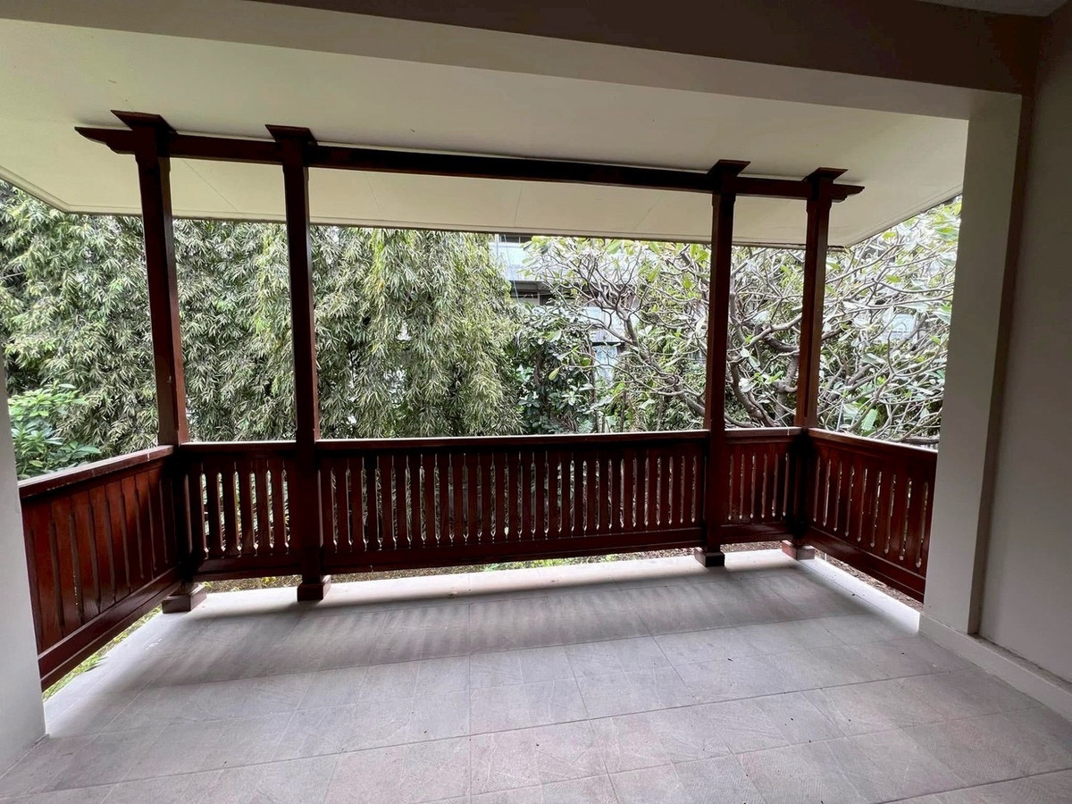 ให้เช่าบ้านอารีย์ อนุสาวรีย์ : ให้เช่า บ้านเดี่ยว Mid Century House ราชครู เขตพญาไท ใกล้ อารีย์ และเลี้ยงสัตว์ได้ Pet Friendly