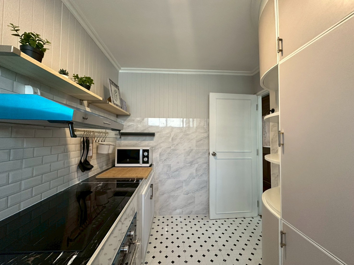 For RentCondoSukhumvit, Asoke, Thonglor : ✨Condo for rent in the Ekkamai area at Modern Town. 3 bedrooms, fully furnished, close to shopping areas and BTS Ekkamai. Ready to move in.