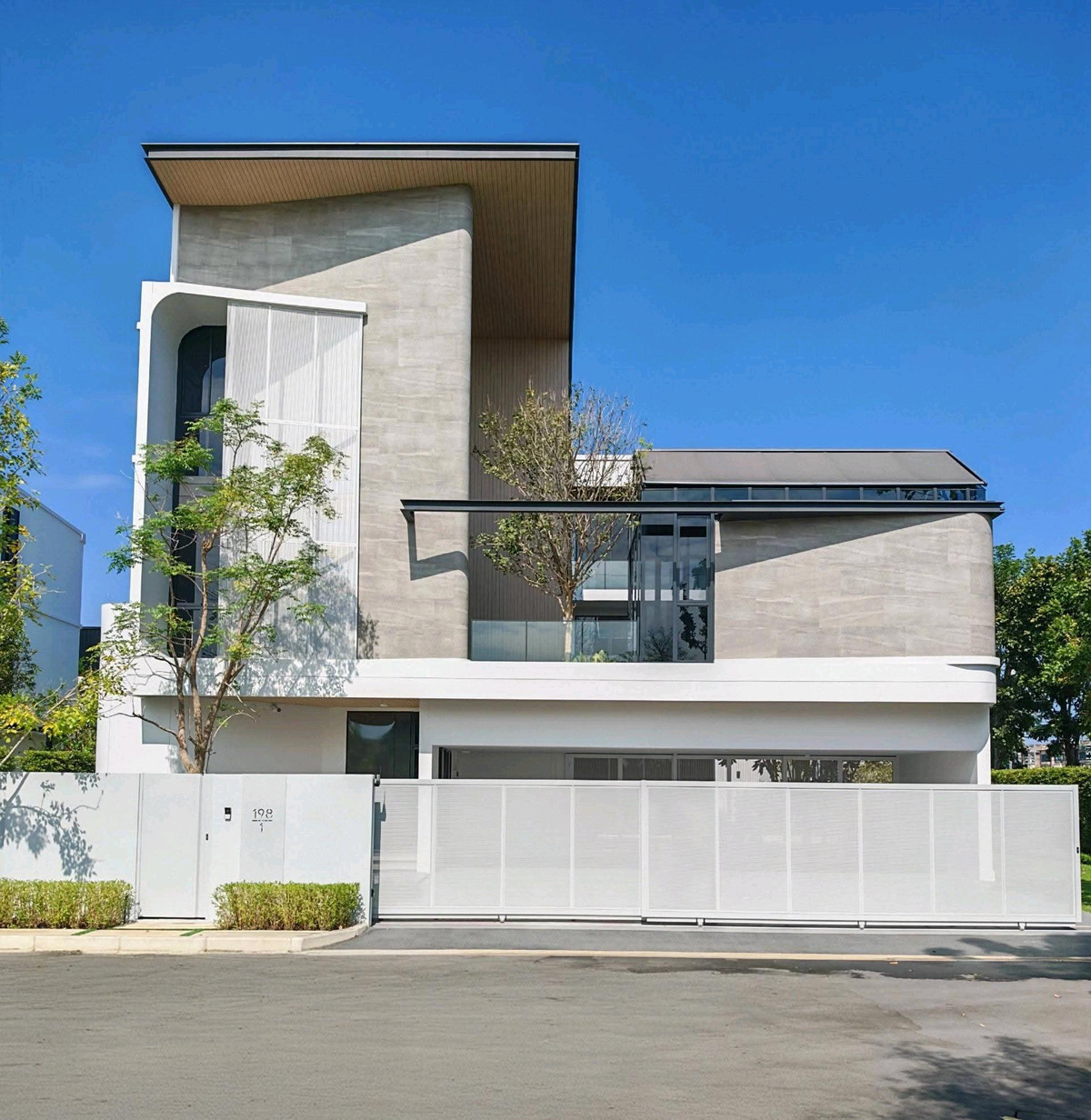 For SaleHouseLadkrabang, Suwannaphum Airport : 🔥VIVE Krungthep Kreetha, new cut, first hand from the project, starting at 58.9 million.