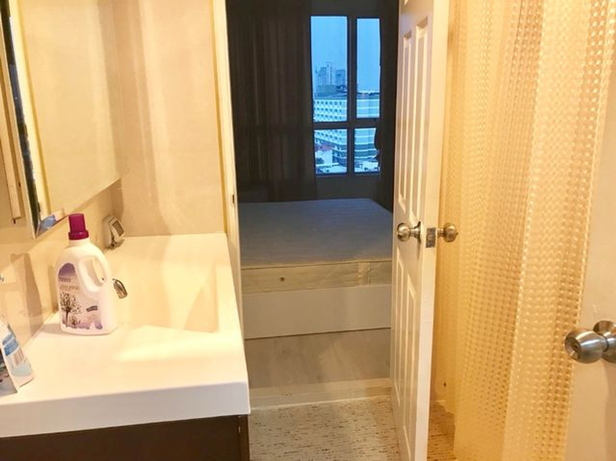 For RentCondoRatchadapisek, Huaikwang, Suttisan : !! Beautiful room for rent, Condo Life Ratchada-Huaikwang, near MRT Huai Khwang.
