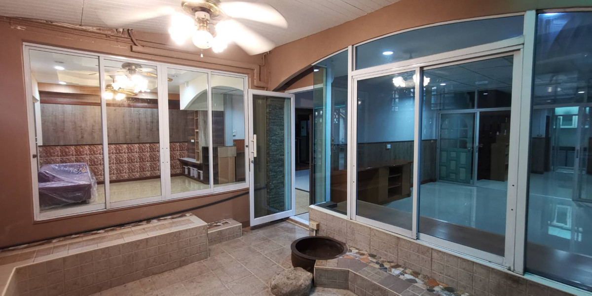 ขายทาวน์โฮมลาดพร้าว101 แฮปปี้แลนด์ : ลดเป็นล้าน  ด่วน !   บ้าน & โฮมออฟฟิต 2 ชั้น  พร้อมเข้าอยู่ได้เลย   หลังริม ทำเลเลียบด่วน และ ลาดพร้าว 87 หน้ากว้าง 10 เมตร 