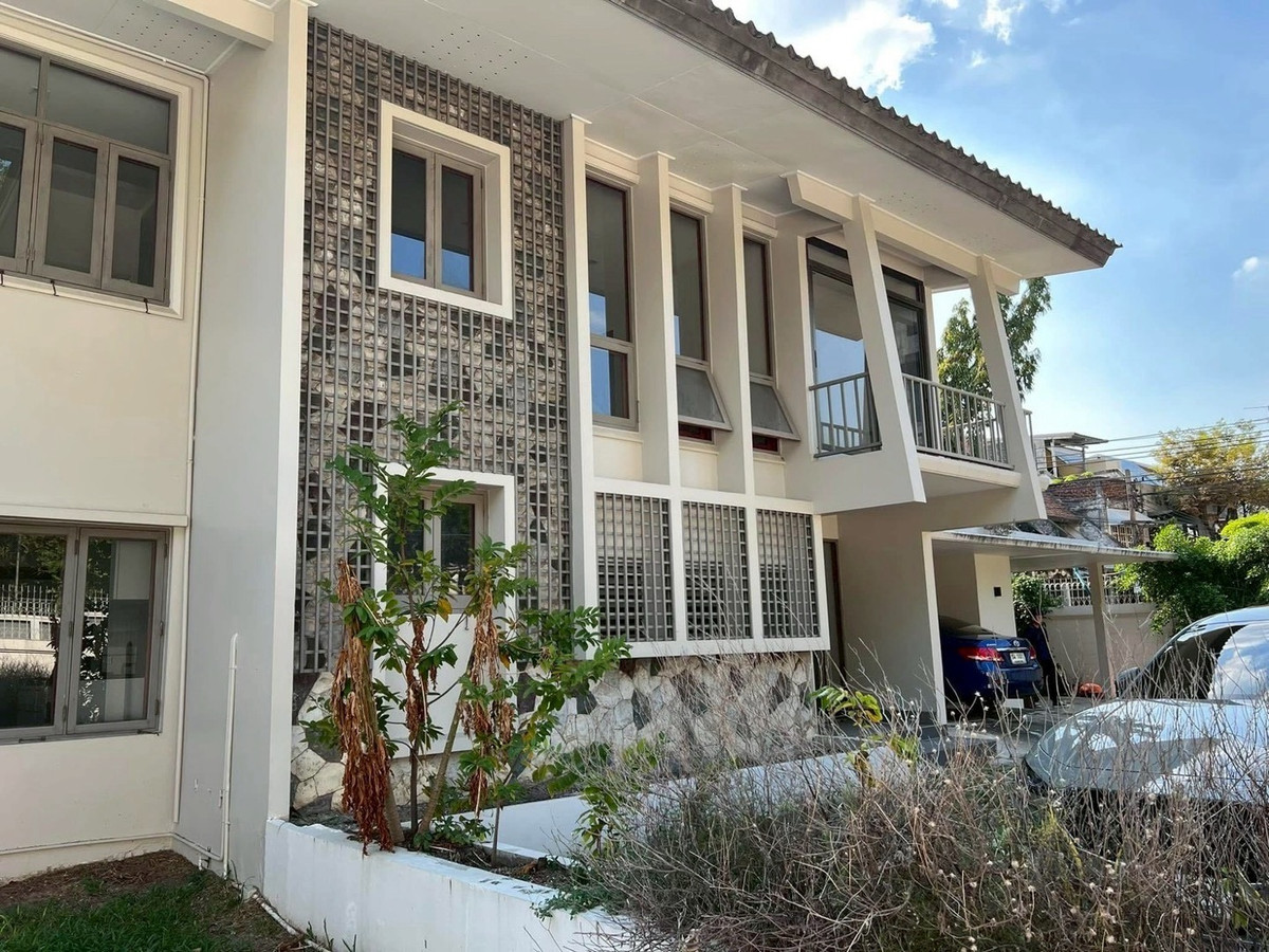 ให้เช่าบ้านอารีย์ อนุสาวรีย์ : ให้เช่า บ้านเดี่ยว Mid Century House ราชครู เขตพญาไท ใกล้ อารีย์ และเลี้ยงสัตว์ได้ Pet Friendly