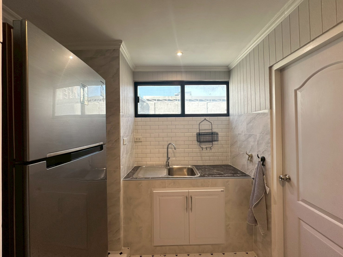 For RentCondoSukhumvit, Asoke, Thonglor : ✨Condo for rent in the Ekkamai area at Modern Town. 3 bedrooms, fully furnished, close to shopping areas and BTS Ekkamai. Ready to move in.