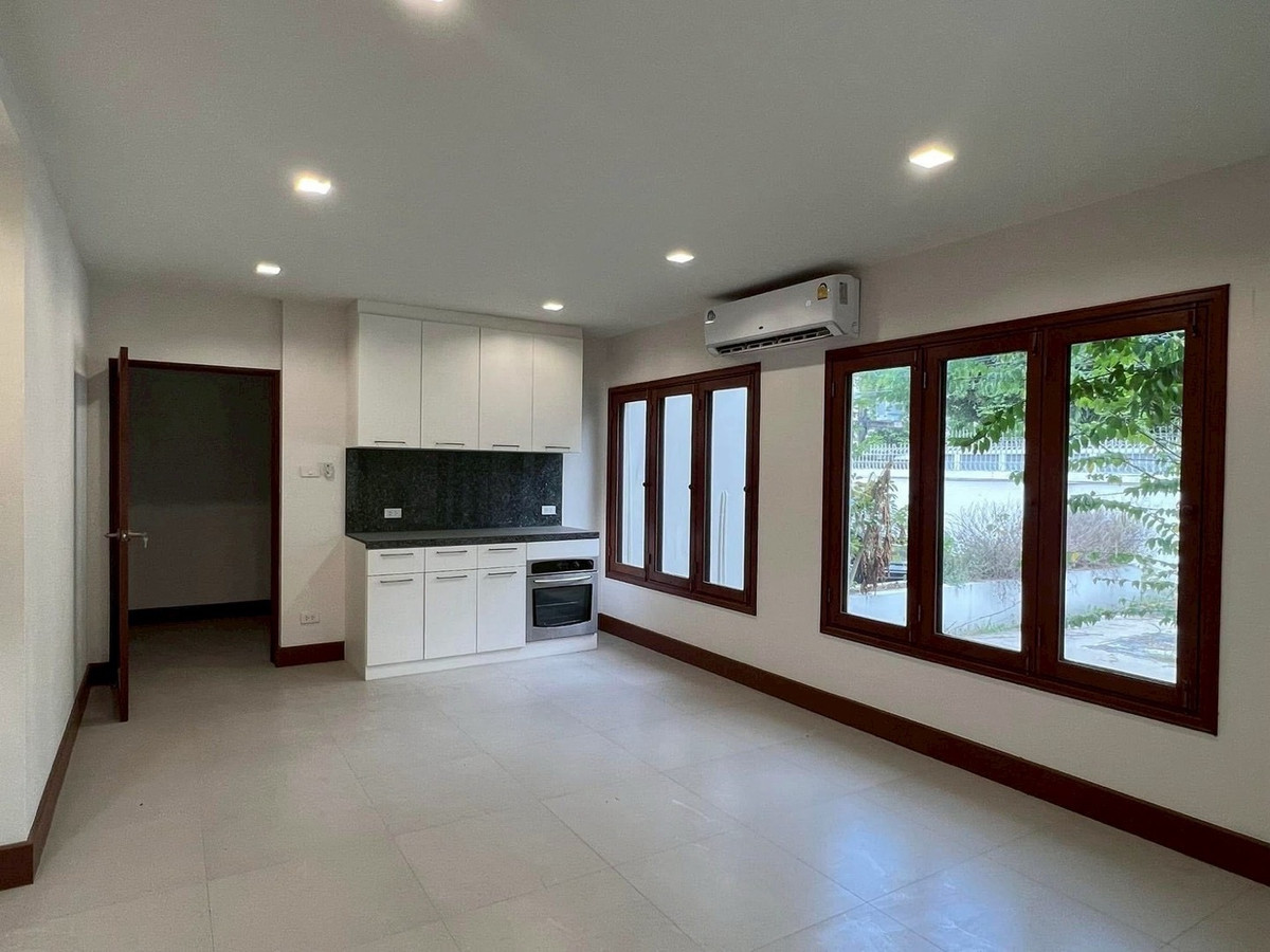 ให้เช่าบ้านอารีย์ อนุสาวรีย์ : ให้เช่า บ้านเดี่ยว Mid Century House ราชครู เขตพญาไท ใกล้ อารีย์ และเลี้ยงสัตว์ได้ Pet Friendly