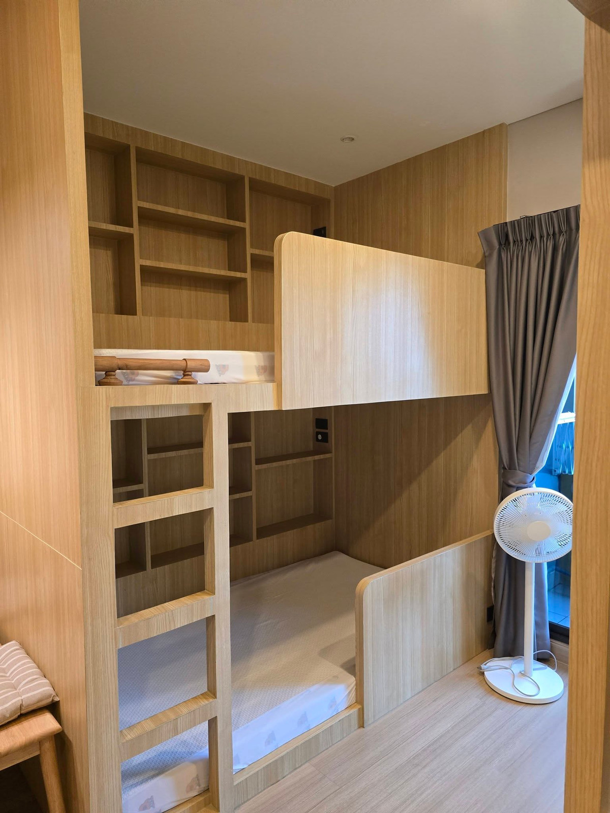 ให้เช่าคอนโดพระราม 9 เพชรบุรีตัดใหม่ RCA : 🟦🟩 [For Rent] Lumpini Suite Phetchaburi–Makkasan | 1BR Plus | 24th Floor | 19,500 THB/Month | Ref: T2143 | LINE: @323gqmho 🟩🟦