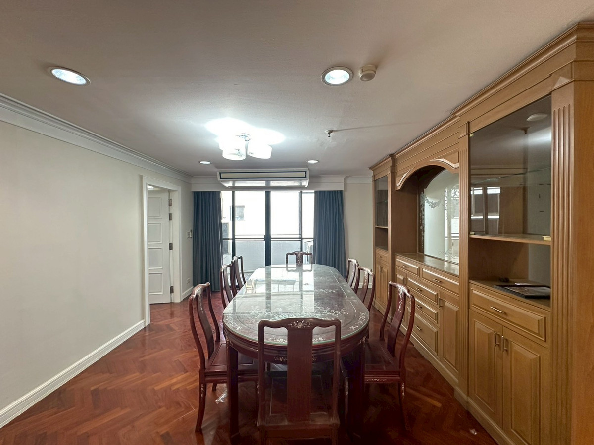 For RentCondoSukhumvit, Asoke, Thonglor : ✨Condo for rent in the Ekkamai area at Modern Town. 3 bedrooms, fully furnished, close to shopping areas and BTS Ekkamai. Ready to move in.