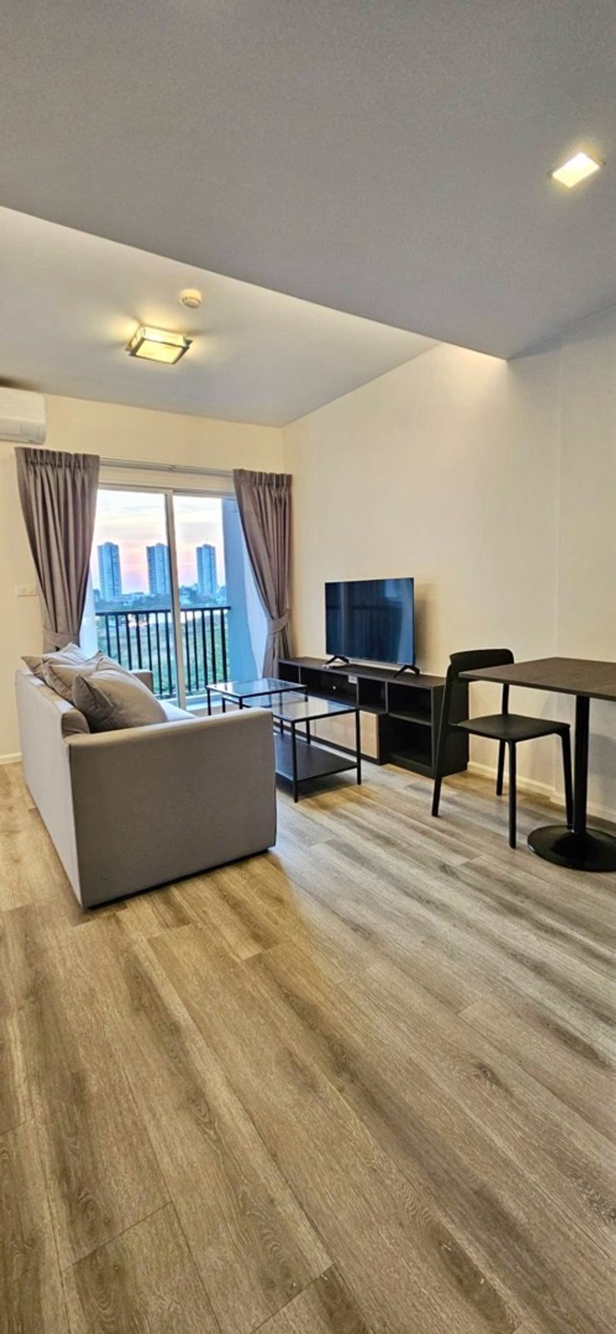 ให้เช่าคอนโดแจ้งวัฒนะ เมืองทอง : 📍 โครงการ : Double Lake Condominium Phase 2🚝 ใกล้ : MRT สายสีชมพู สถานีทะเลสาบเมืองทองธานี 💵 ราคาเช่า : 13,000 บาท / เดือน