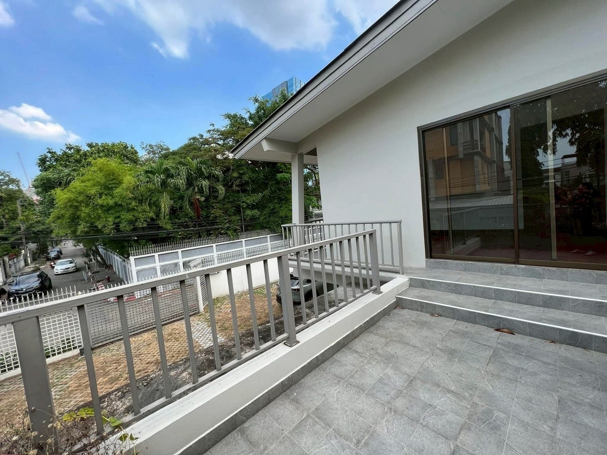 ให้เช่าบ้านอารีย์ อนุสาวรีย์ : ให้เช่า บ้านเดี่ยว Mid Century House ราชครู เขตพญาไท ใกล้ อารีย์ และเลี้ยงสัตว์ได้ Pet Friendly