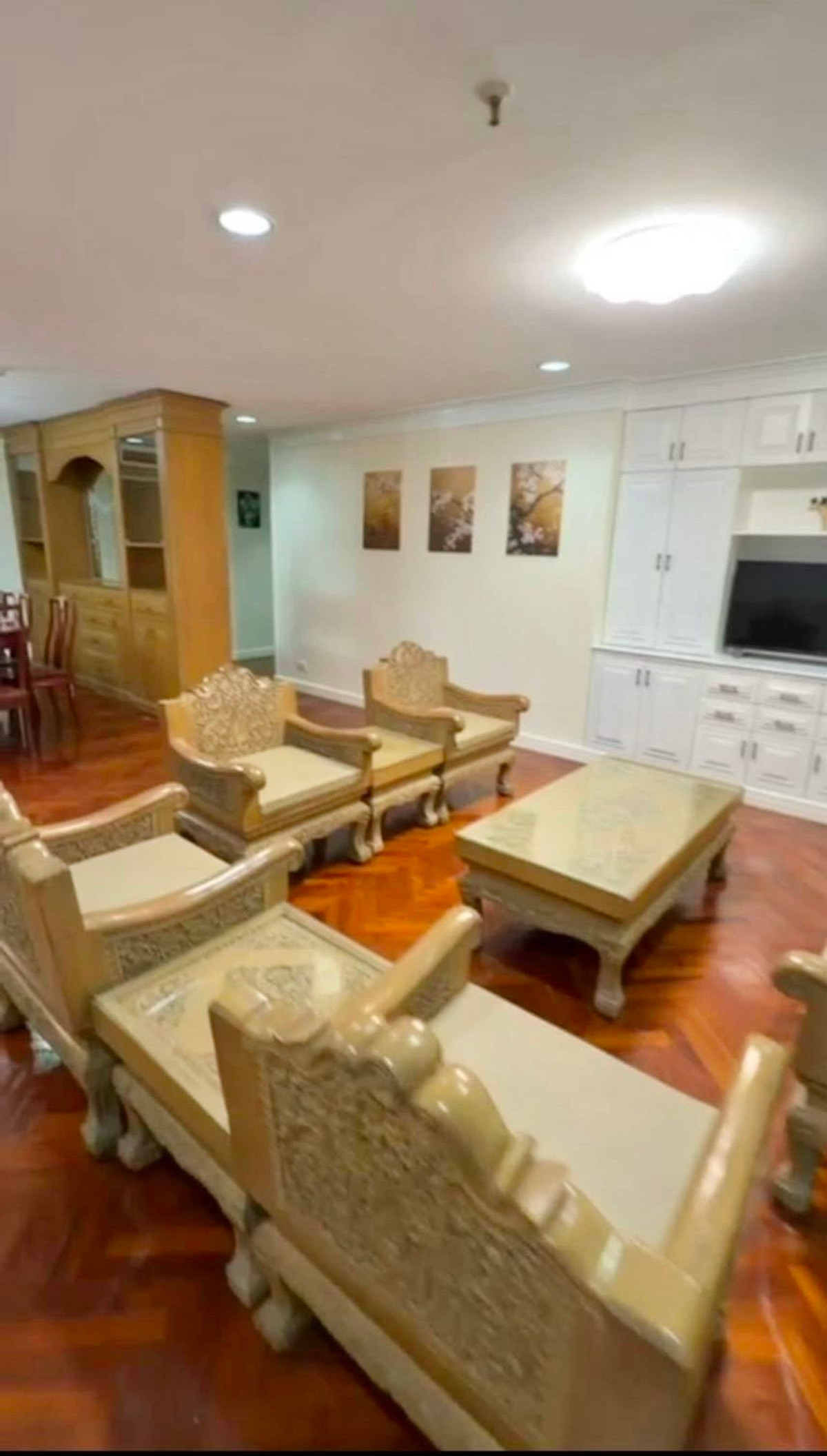 For RentCondoSukhumvit, Asoke, Thonglor : ✨Condo for rent in the Ekkamai area at Modern Town. 3 bedrooms, fully furnished, close to shopping areas and BTS Ekkamai. Ready to move in.