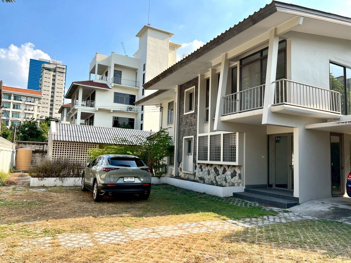 ให้เช่าบ้านอารีย์ อนุสาวรีย์ : ให้เช่า บ้านเดี่ยว Mid Century House ราชครู เขตพญาไท ใกล้ อารีย์ และเลี้ยงสัตว์ได้ Pet Friendly