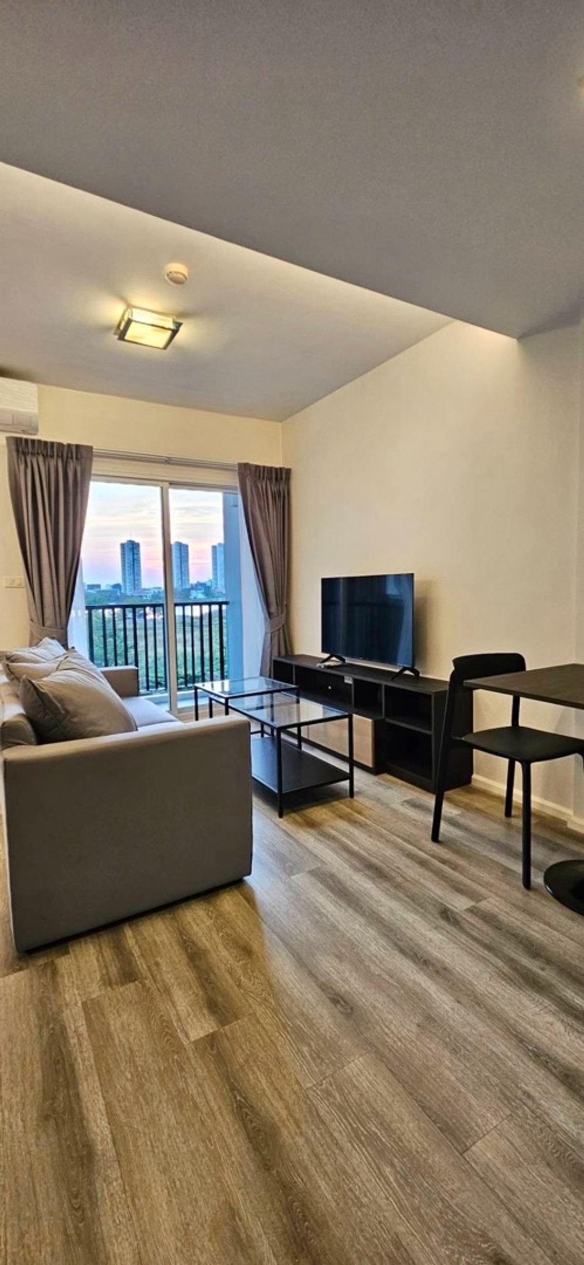 ให้เช่าคอนโดแจ้งวัฒนะ เมืองทอง : 📍 โครงการ : Double Lake Condominium Phase 2🚝 ใกล้ : MRT สายสีชมพู สถานีทะเลสาบเมืองทองธานี 💵 ราคาเช่า : 13,000 บาท / เดือน