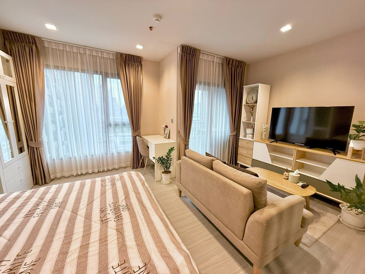 ให้เช่าคอนโดพระราม 9 เพชรบุรีตัดใหม่ RCA : For Rent!! Life Asoke – Rama 9 💰 Rent: 18,000 THB/month 🛋 Studio | 27.95 sq.m. | Fully furnished 📞 Contact Aomam (Agent) Tel / Line: 095-587-1692 WhatsApp: +66 95-587-1692