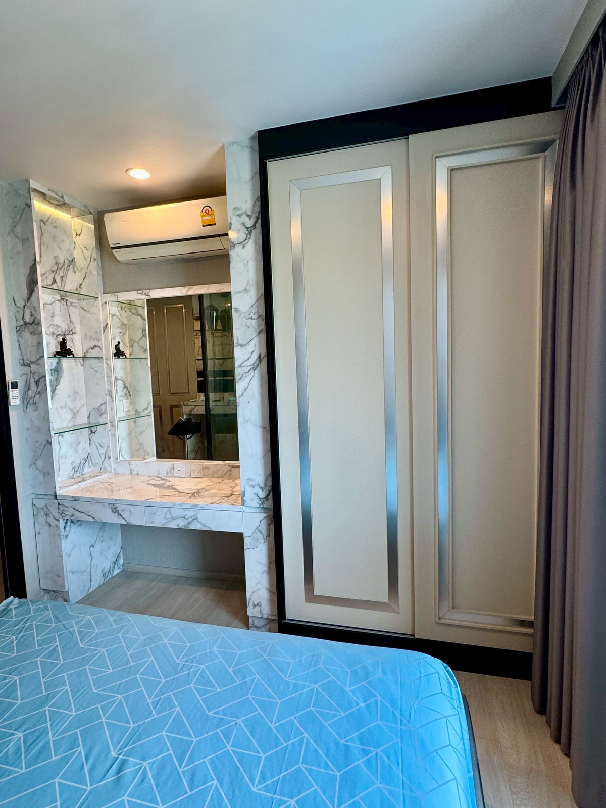 ขายคอนโดพระราม 9 เพชรบุรีตัดใหม่ RCA : Life Asoke / 1 Bedroom (FOR SALE),  ไลฟ์ อโศก / 1 ห้องนอน (ขาย) TARN220