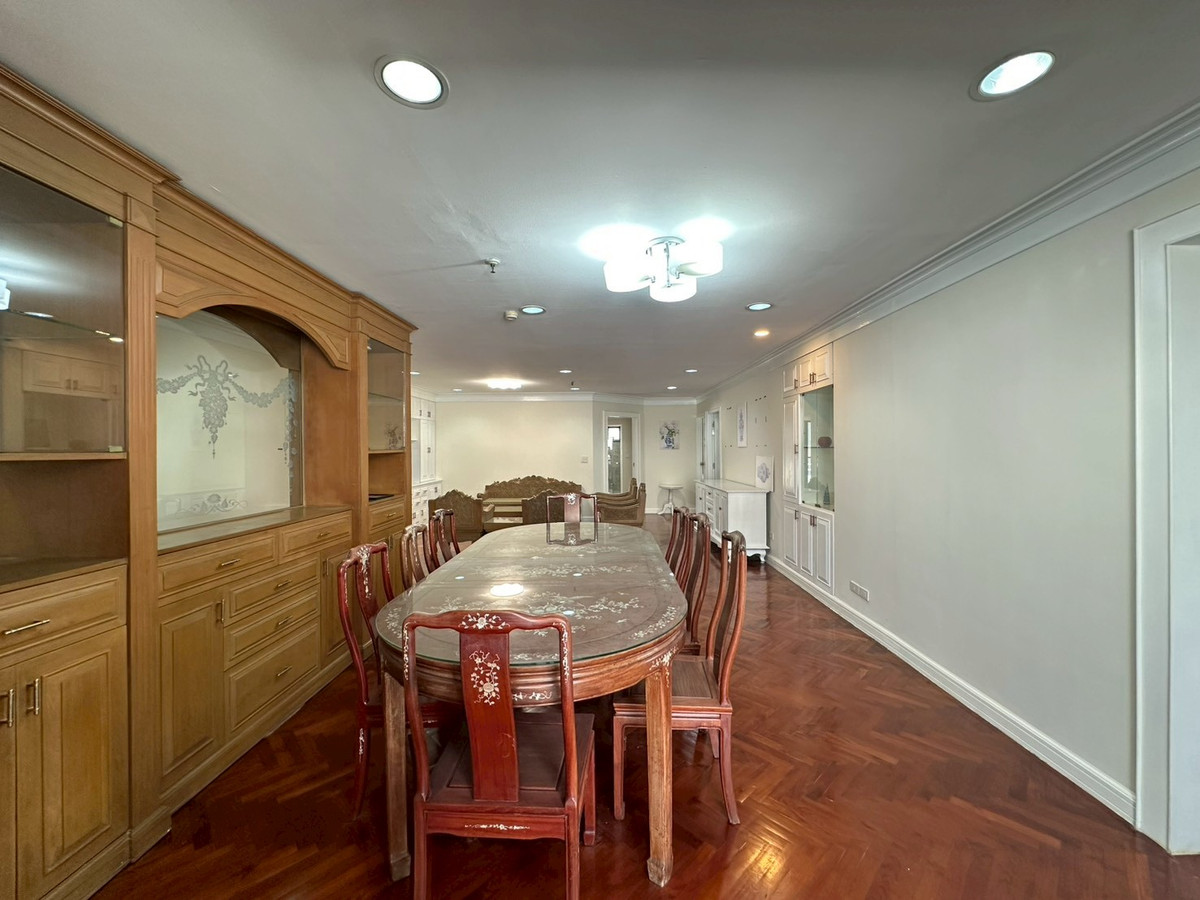 For RentCondoSukhumvit, Asoke, Thonglor : ✨Condo for rent in the Ekkamai area at Modern Town. 3 bedrooms, fully furnished, close to shopping areas and BTS Ekkamai. Ready to move in.