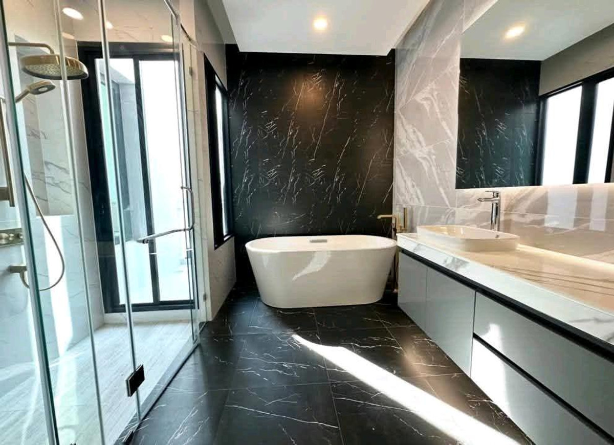 ขายบ้านเลียบทางด่วนรามอินทรา : 🔥Pool villa เอกมัย–รามอินทรา 55 ล้าน