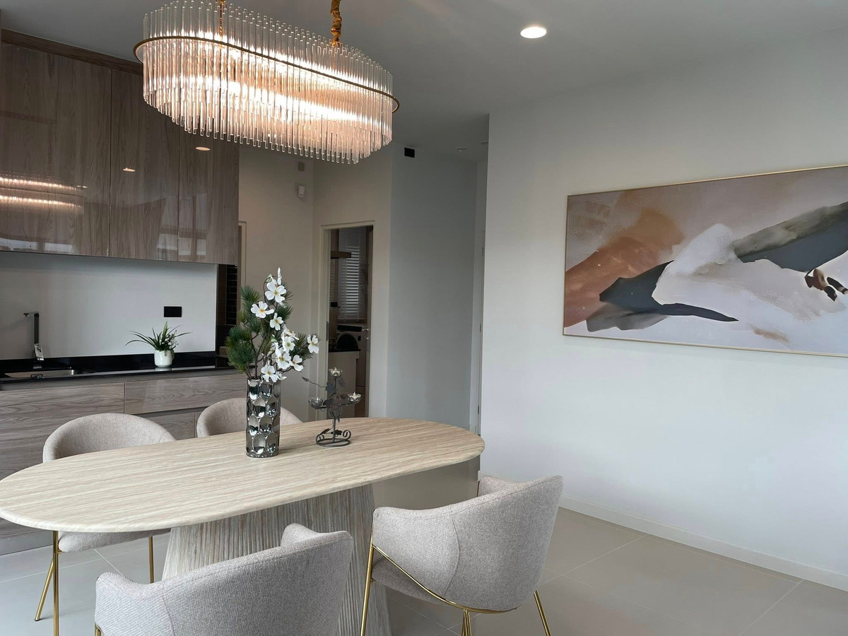 For RentHousePattanakan, Srinakarin : 📍 Single House for Rent: Detached house, Burasiri Village, Krungthep Kreetha, 4 floors, located near Brighton International School and Wellington   Type: 4 bedrooms / 4 bathrooms