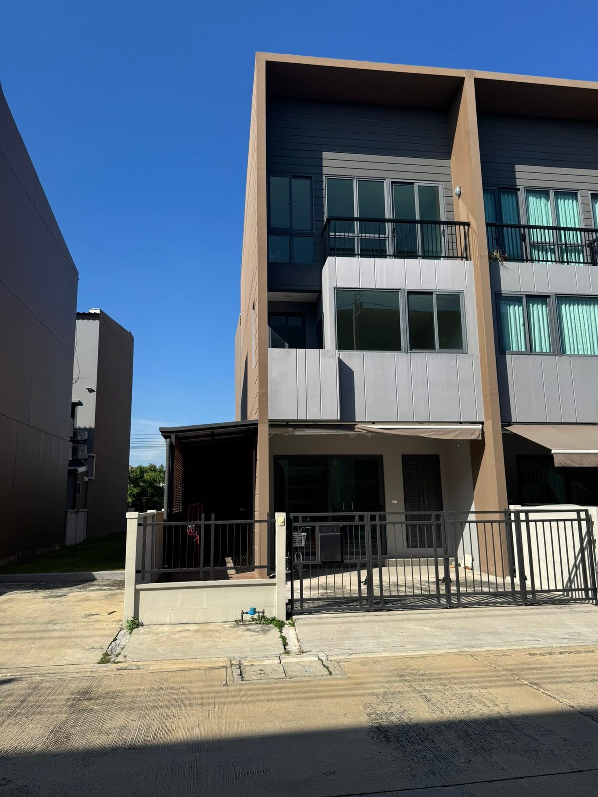 ให้เช่าทาวน์โฮมราษฎร์บูรณะ สุขสวัสดิ์ : ให้เช่าทาวน์โฮม บ้านกลางเมือง The Edition สาทร–สุขสวัสดิ์ ใกล้ Big C สุขสวัสดิ์