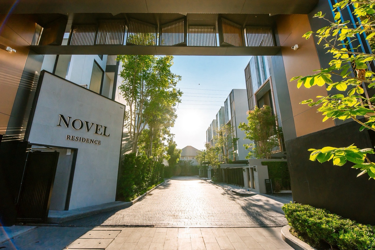 ขายทาวน์โฮมลาดพร้าว เซ็นทรัลลาดพร้าว : บ้านทำเลดี ใจกลางลาดพร้าว Novel Residence Ladprao 18 ขนาด 350 Sq.m 3 bed 4 bath พิเศษ เพียง 20.9 MB เท่านั้น !! ติดต่อ 086-795-9997