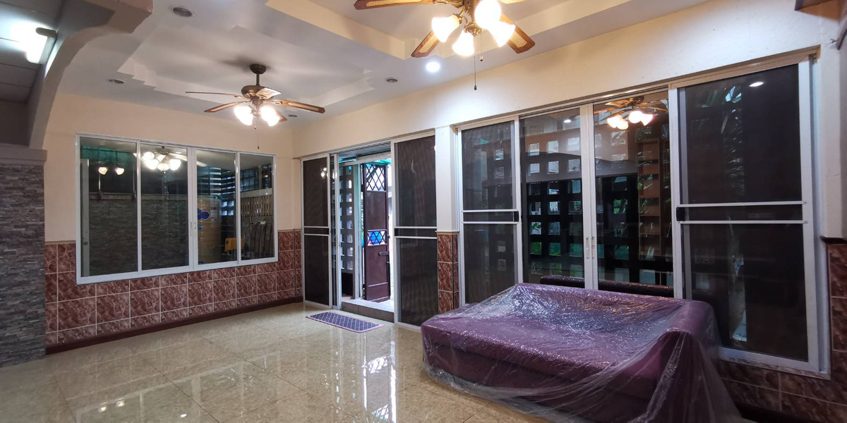 ขายทาวน์โฮมลาดพร้าว101 แฮปปี้แลนด์ : ลดเป็นล้าน  ด่วน !   บ้าน & โฮมออฟฟิต 2 ชั้น  พร้อมเข้าอยู่ได้เลย   หลังริม ทำเลเลียบด่วน และ ลาดพร้าว 87 หน้ากว้าง 10 เมตร 