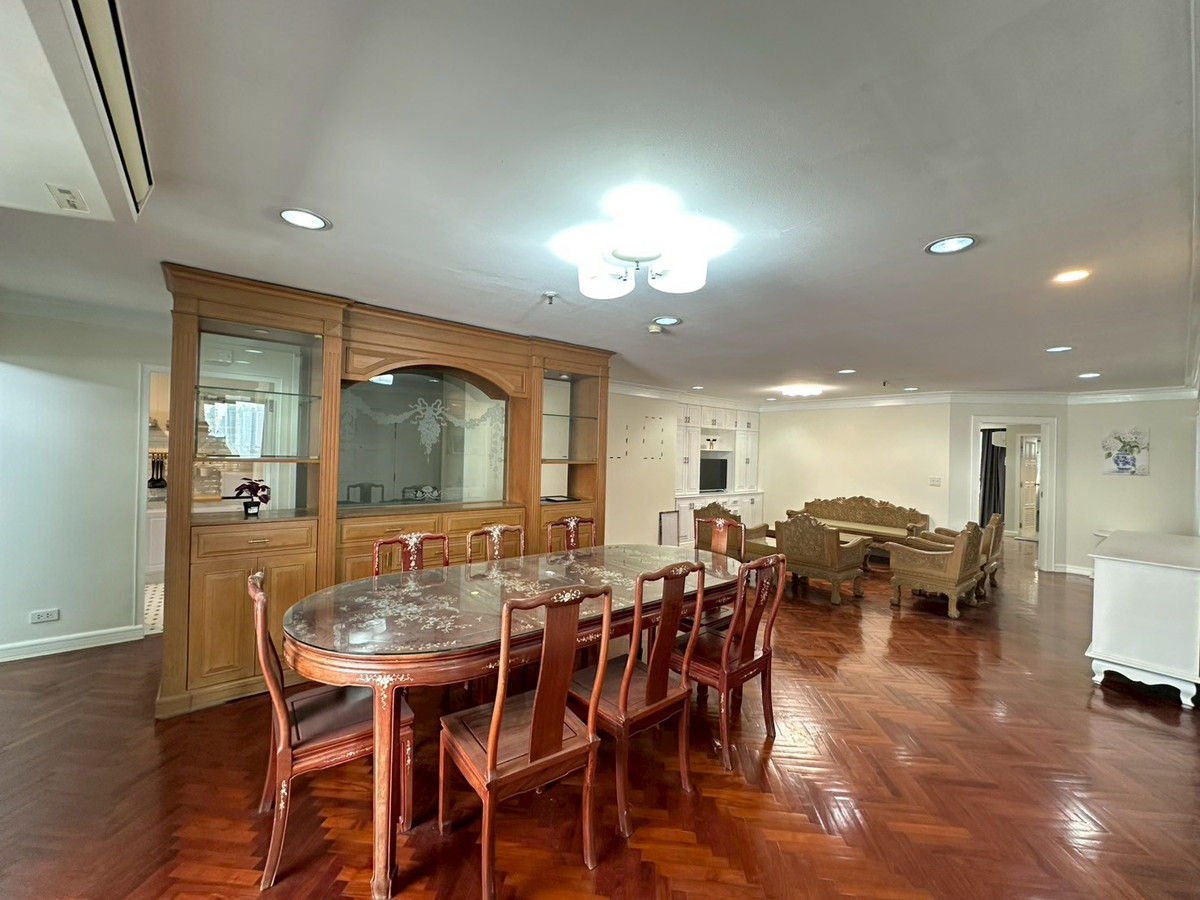 For RentCondoSukhumvit, Asoke, Thonglor : ✨Condo for rent in the Ekkamai area at Modern Town. 3 bedrooms, fully furnished, close to shopping areas and BTS Ekkamai. Ready to move in.