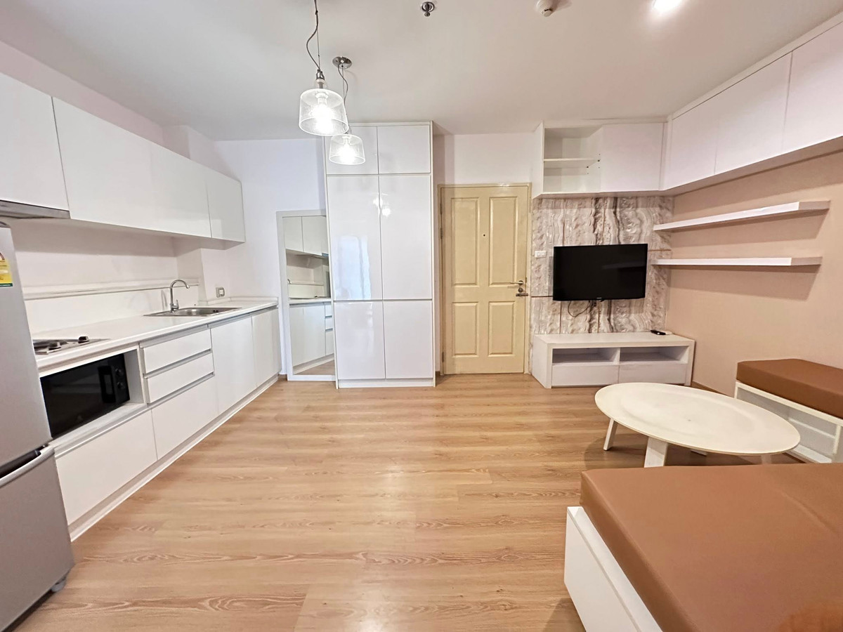 For RentCondoLadprao, Central Ladprao : Condo for rent, Sym Vibha - Ladprao (Sim Vibha - Ladprao), beautiful room, fully furnished, near BTS Lat Phrao Intersection, Chatuchak, BTS Mo Chit.