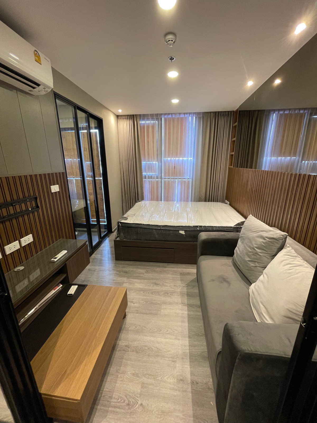 For RentCondoLadprao101, Happy Land, The Mall Bang Kapi : Condo for rent, beautifully decorated, brand new room, never been rented. Late Ladprao Bangkapi The Origin Ladprao Bangkapi 089-662-0022