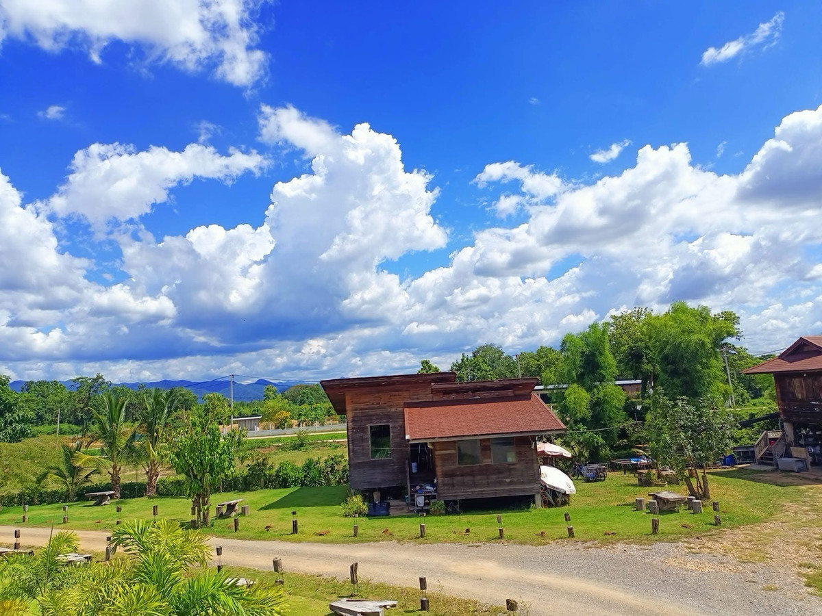 For SaleHousePhrae : Old teak houses for sale, large and small. Complete with train carriages On land in a prime location, Phrae Province, over 8 rai, next to the road along the irrigation canal, mountain view, cool and shady atmosphere mixed with the scent of nature in every