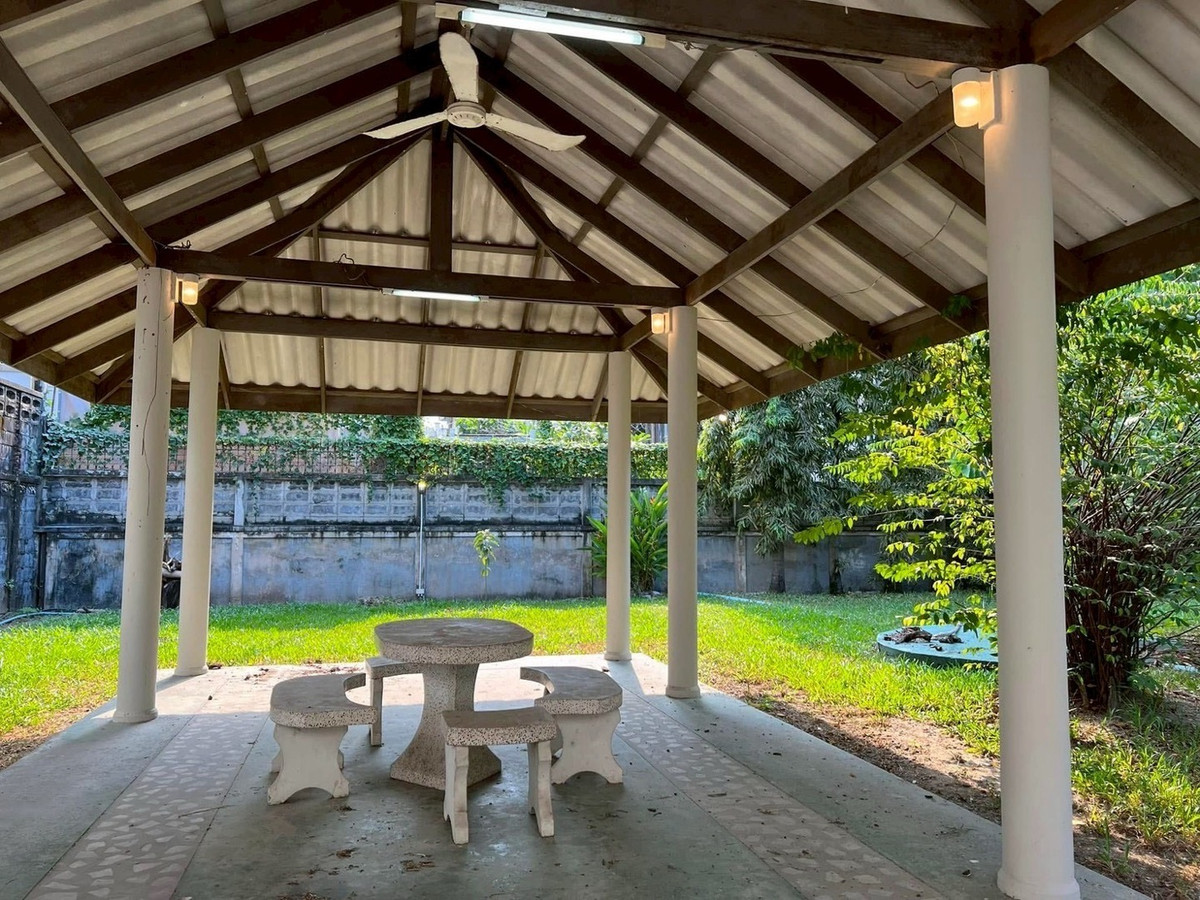 ให้เช่าบ้านอารีย์ อนุสาวรีย์ : ให้เช่า บ้านเดี่ยว Mid Century House ราชครู เขตพญาไท ใกล้ อารีย์ และเลี้ยงสัตว์ได้ Pet Friendly