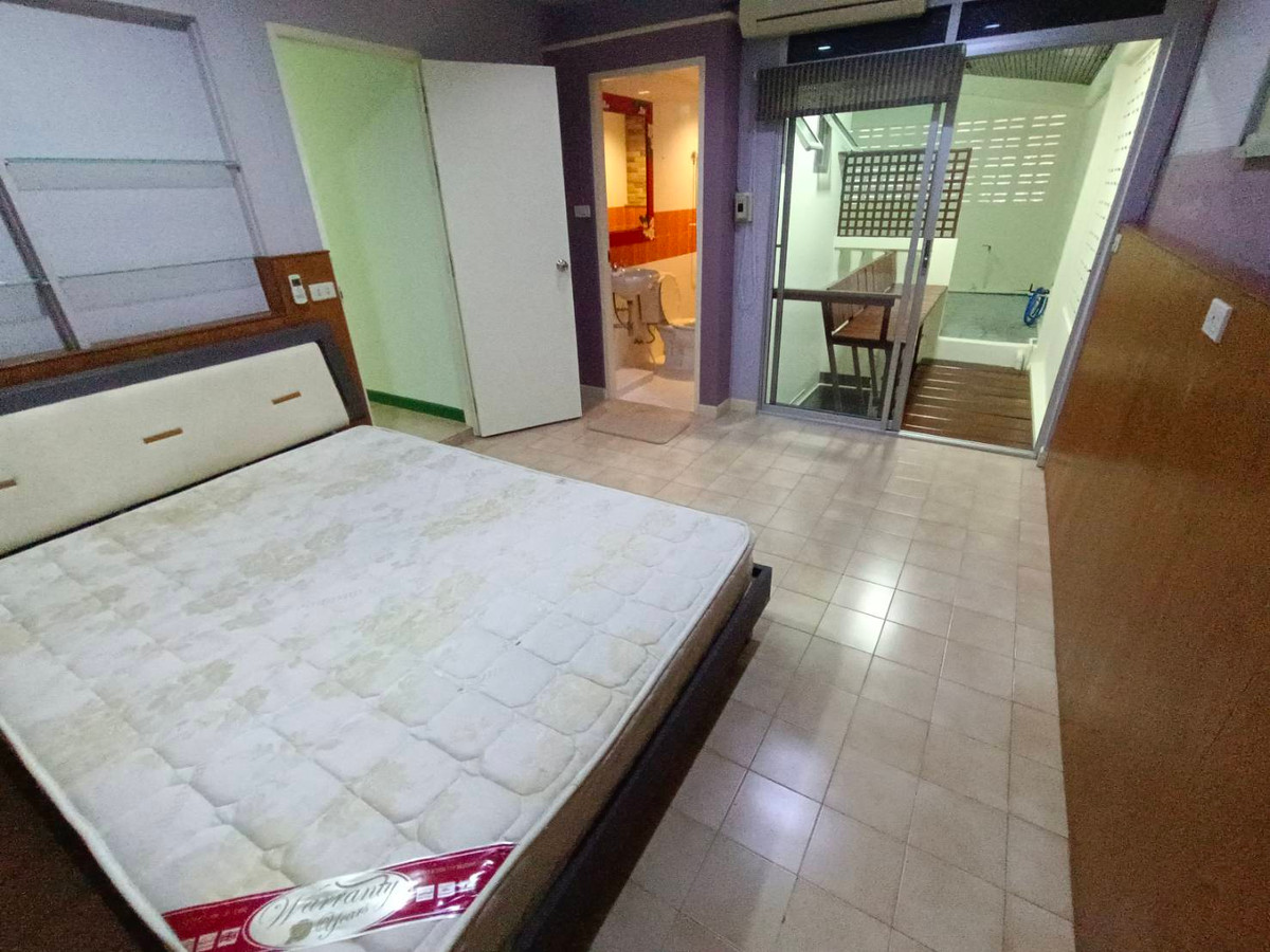 ขายทาวน์โฮมลาดพร้าว101 แฮปปี้แลนด์ : ลดเป็นล้าน  ด่วน !   บ้าน & โฮมออฟฟิต 2 ชั้น  พร้อมเข้าอยู่ได้เลย   หลังริม ทำเลเลียบด่วน และ ลาดพร้าว 87 หน้ากว้าง 10 เมตร 