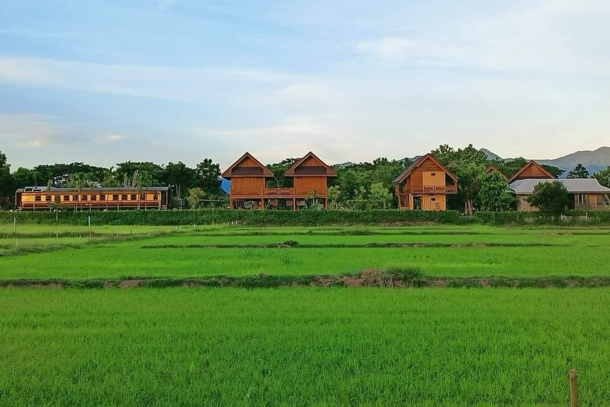 For SaleHousePhrae : Old teak houses for sale, large and small. Complete with train carriages On land in a prime location, Phrae Province, over 8 rai, next to the road along the irrigation canal, mountain view, cool and shady atmosphere mixed with the scent of nature in every