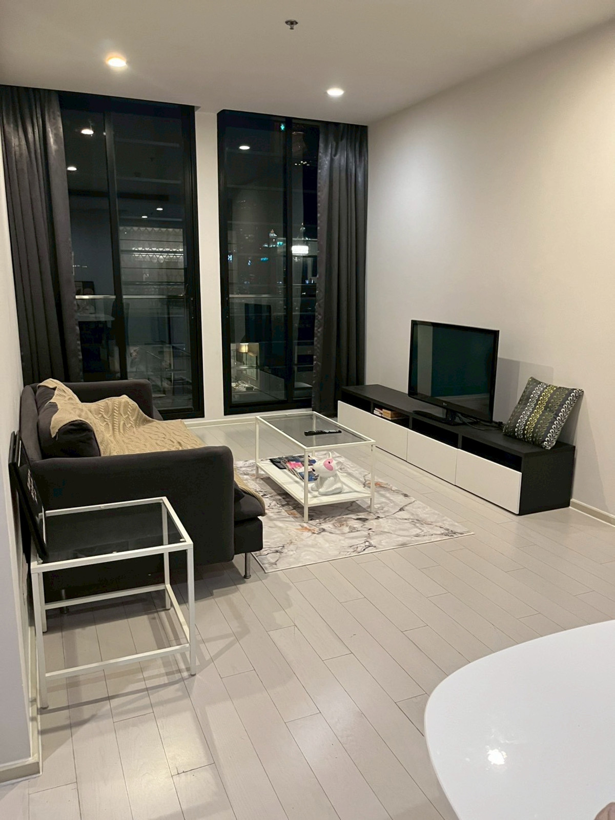 ให้เช่าคอนโดวิทยุ ชิดลม หลังสวน : LTHC14141 – Condo for Rent | Noble Ploenchit | 94 sqm | 2 Beds 2 Baths | Near BTS Ploenchit | 70K/Month | คอนโดให้เช่า โนเบิล เพลินจิต