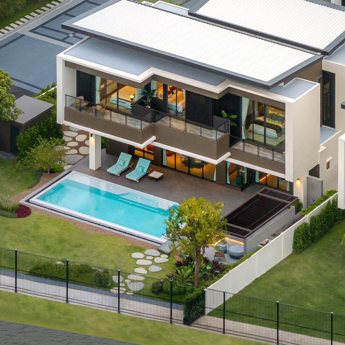 For SaleHouseSamut Prakan,Samrong : ⭐️Special price for project closing ⭐️The River size 454 Sq.m 4 bed 5 bath special price only 24.9 MB. Make an appointment to view the project. 086-795-9997(Jimmy)