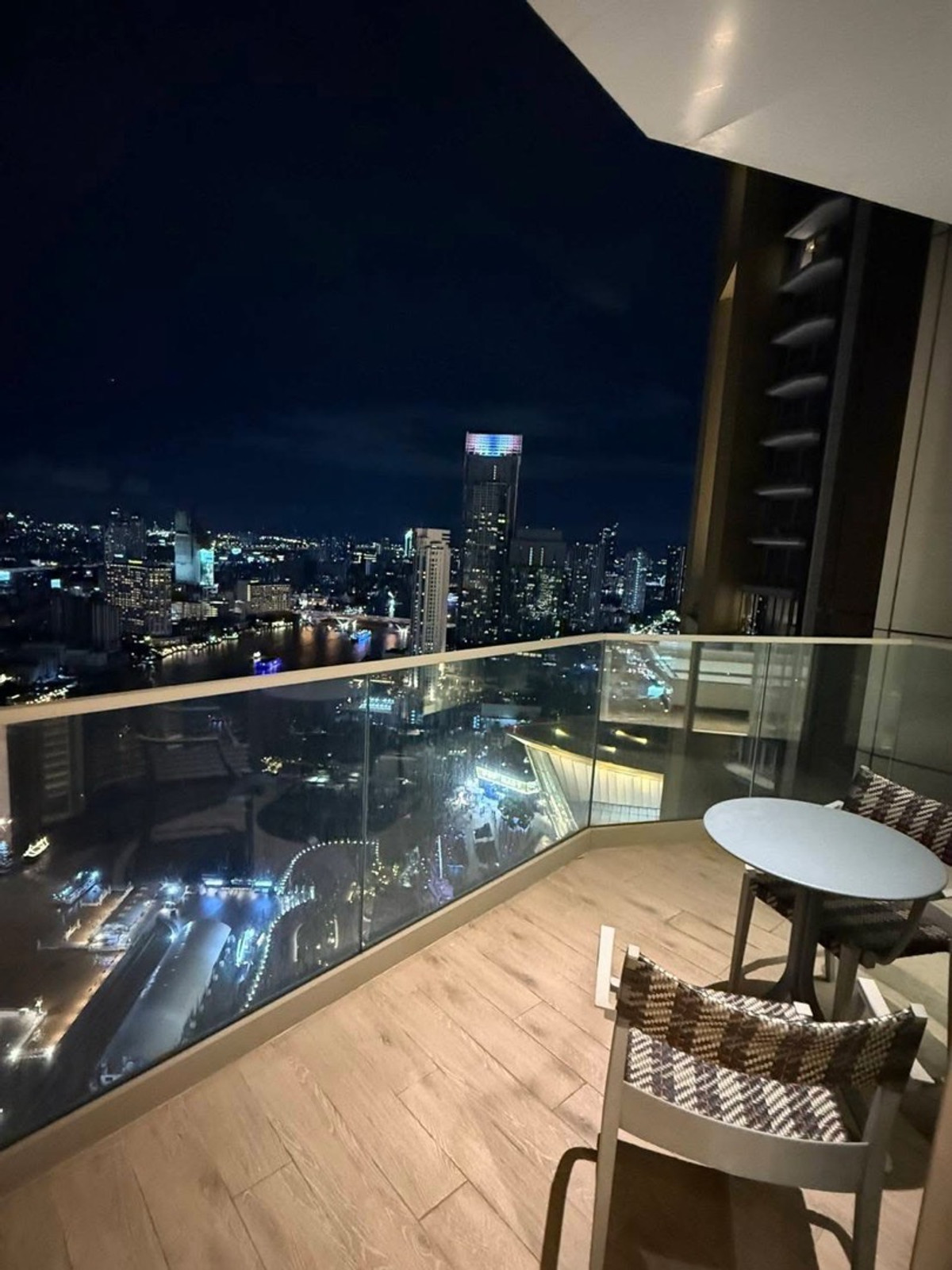 ให้เช่าคอนโดวงเวียนใหญ่ เจริญนคร : 🌟The Residences at Mandarin Oriental 
￼ ชั้น 29  วิวแม่น้ำเจ้าพระยา￼ 2 ห้องนอน 3 ห้องน้ำ ขนาด 112 ตร.ม. ห้องตกแต่งพร้อมอยู่
🌟