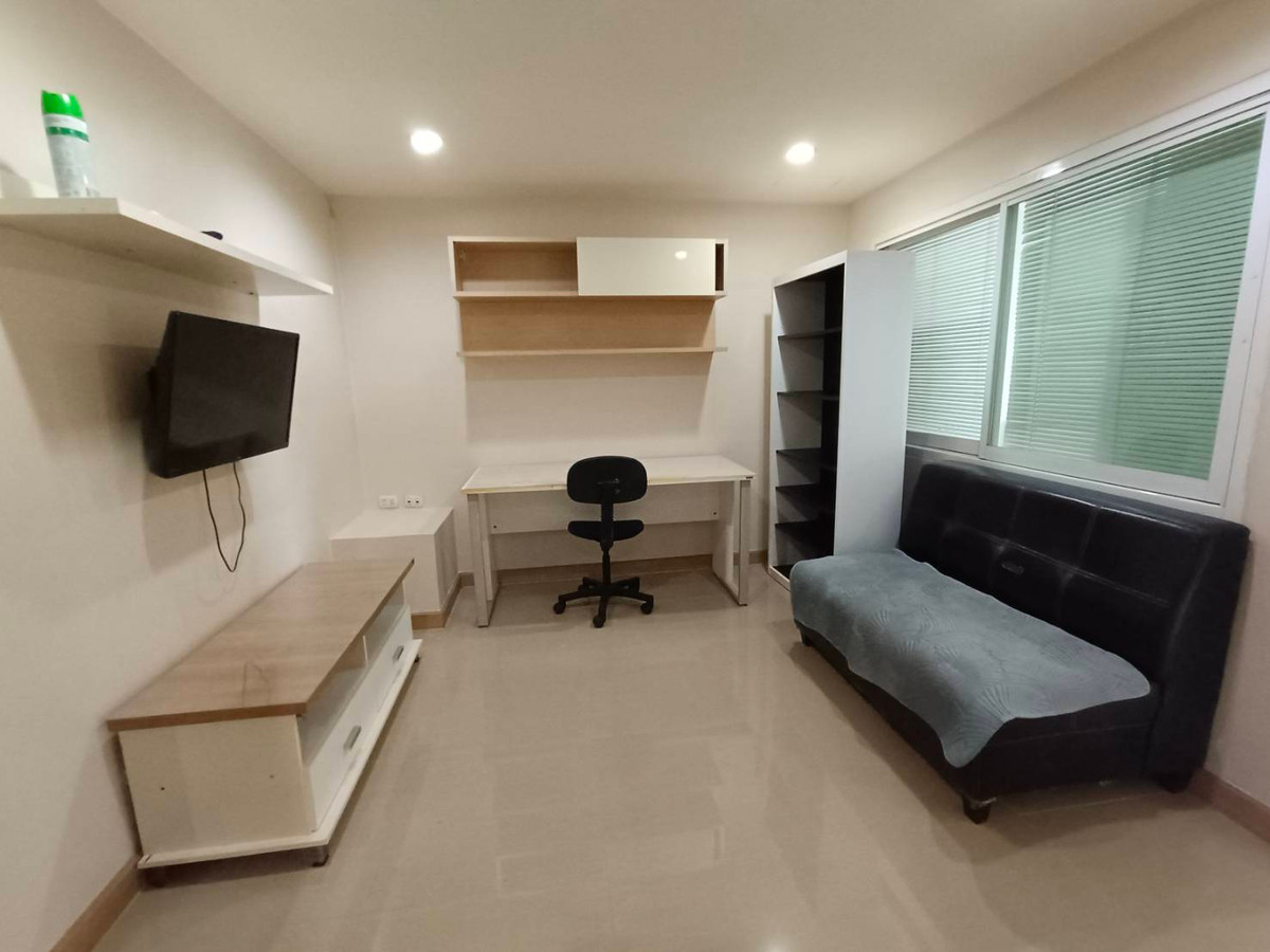 For RentCondoKaset Nawamin,Ladplakao : Room for rent, newly painted, clean, unblocked view, Premsiri Boutique Park Condo, near BTS Kasetsart University Station and Sena Station.