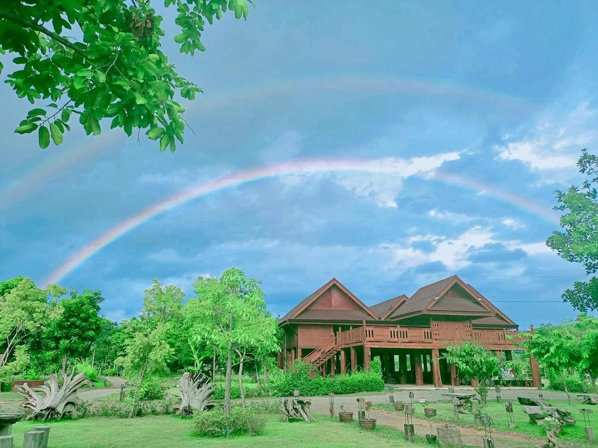 For SaleHousePhrae : Old teak houses for sale, large and small. Complete with train carriages On land in a prime location, Phrae Province, over 8 rai, next to the road along the irrigation canal, mountain view, cool and shady atmosphere mixed with the scent of nature in every