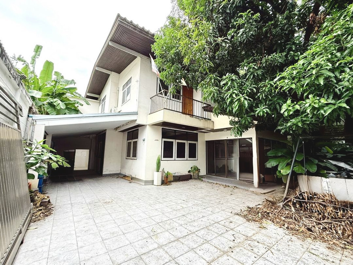 For RentHouseSukhumvit, Asoke, Thonglor : Detached House for Rent Sukhumvit 26 | Pet-Friendly | Business Use Allowed