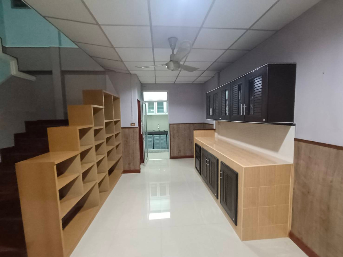 ขายทาวน์โฮมลาดพร้าว101 แฮปปี้แลนด์ : ลดเป็นล้าน  ด่วน !   บ้าน & โฮมออฟฟิต 2 ชั้น  พร้อมเข้าอยู่ได้เลย   หลังริม ทำเลเลียบด่วน และ ลาดพร้าว 87 หน้ากว้าง 10 เมตร 