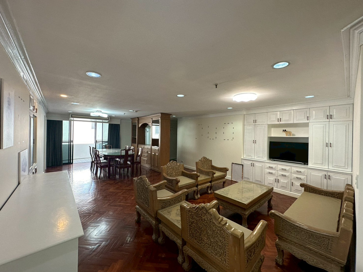 For RentCondoSukhumvit, Asoke, Thonglor : ✨Condo for rent in the Ekkamai area at Modern Town. 3 bedrooms, fully furnished, close to shopping areas and BTS Ekkamai. Ready to move in.