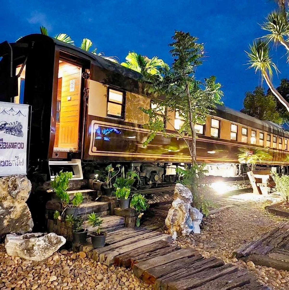 For SaleHousePhrae : Old teak houses for sale, large and small. Complete with train carriages On land in a prime location, Phrae Province, over 8 rai, next to the road along the irrigation canal, mountain view, cool and shady atmosphere mixed with the scent of nature in every