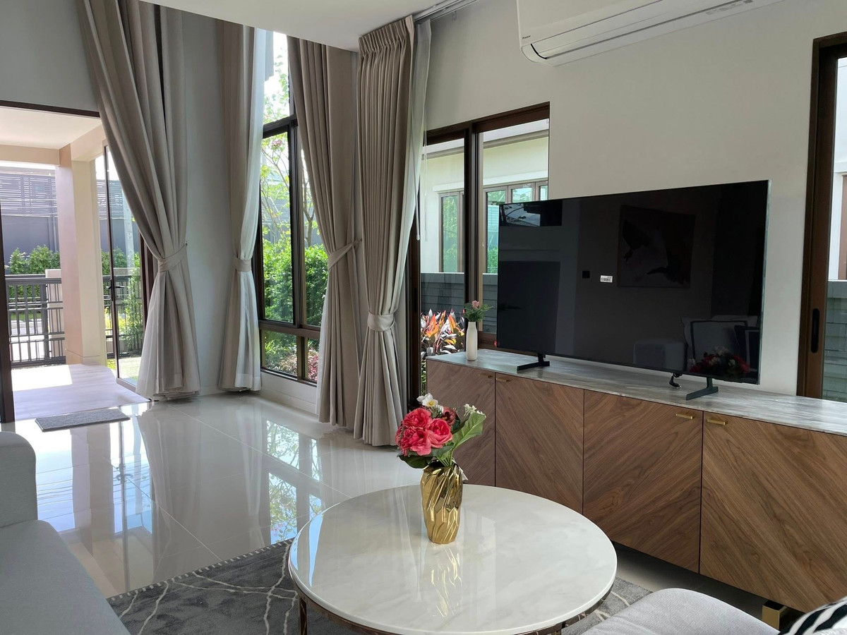 For RentHousePattanakan, Srinakarin : 📍 Single House for Rent: Detached house, Burasiri Village, Krungthep Kreetha, 4 floors, located near Brighton International School and Wellington   Type: 4 bedrooms / 4 bathrooms