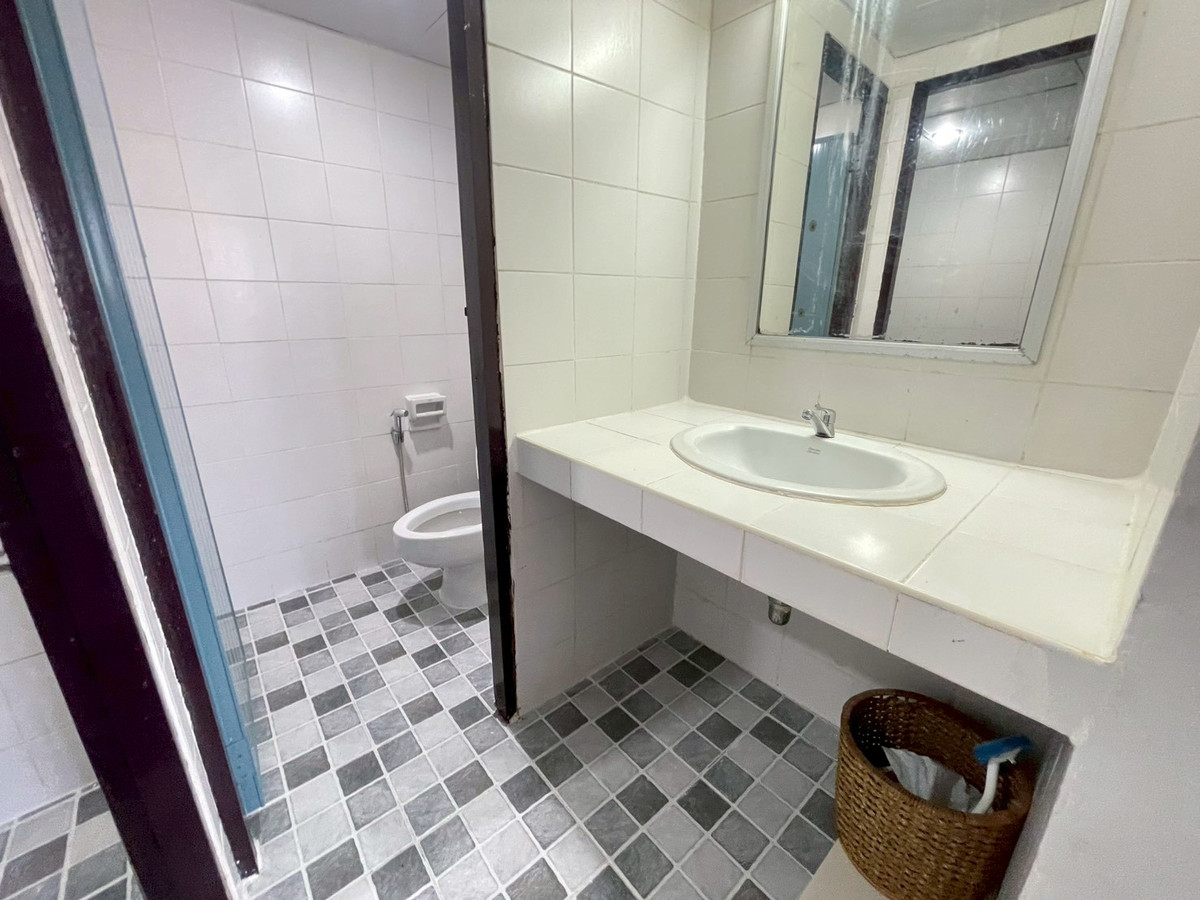 ขายคอนโดนวมินทร์ รามอินทรา : อมรพันธ์ คอนโด ตึก R4 2 นอน 2 น้ำ 70 ตารางเมตร ตกแต่งใหม่ พร้อมเฟอร์ครบ