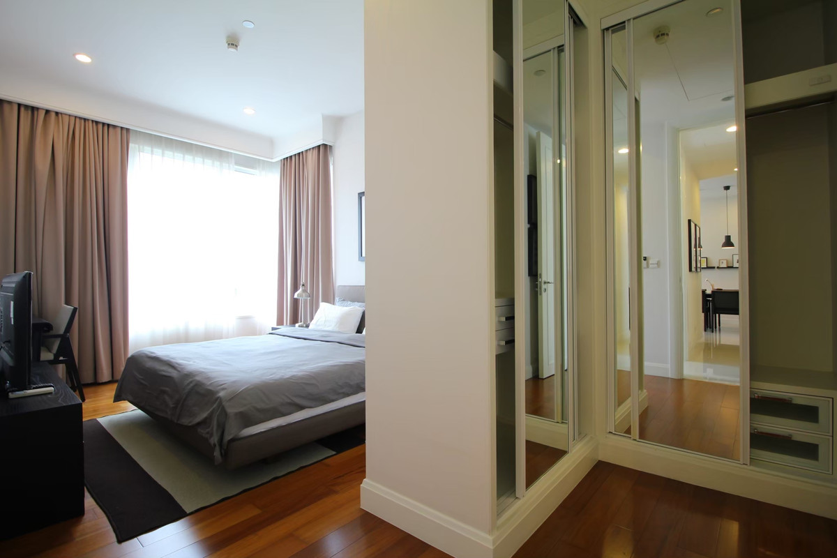 ขายคอนโดวิทยุ ชิดลม หลังสวน : คอนโด2 ห้องนอน ย่านหลังสวน ที่ Q Langsuan , Contact 062-496-6454