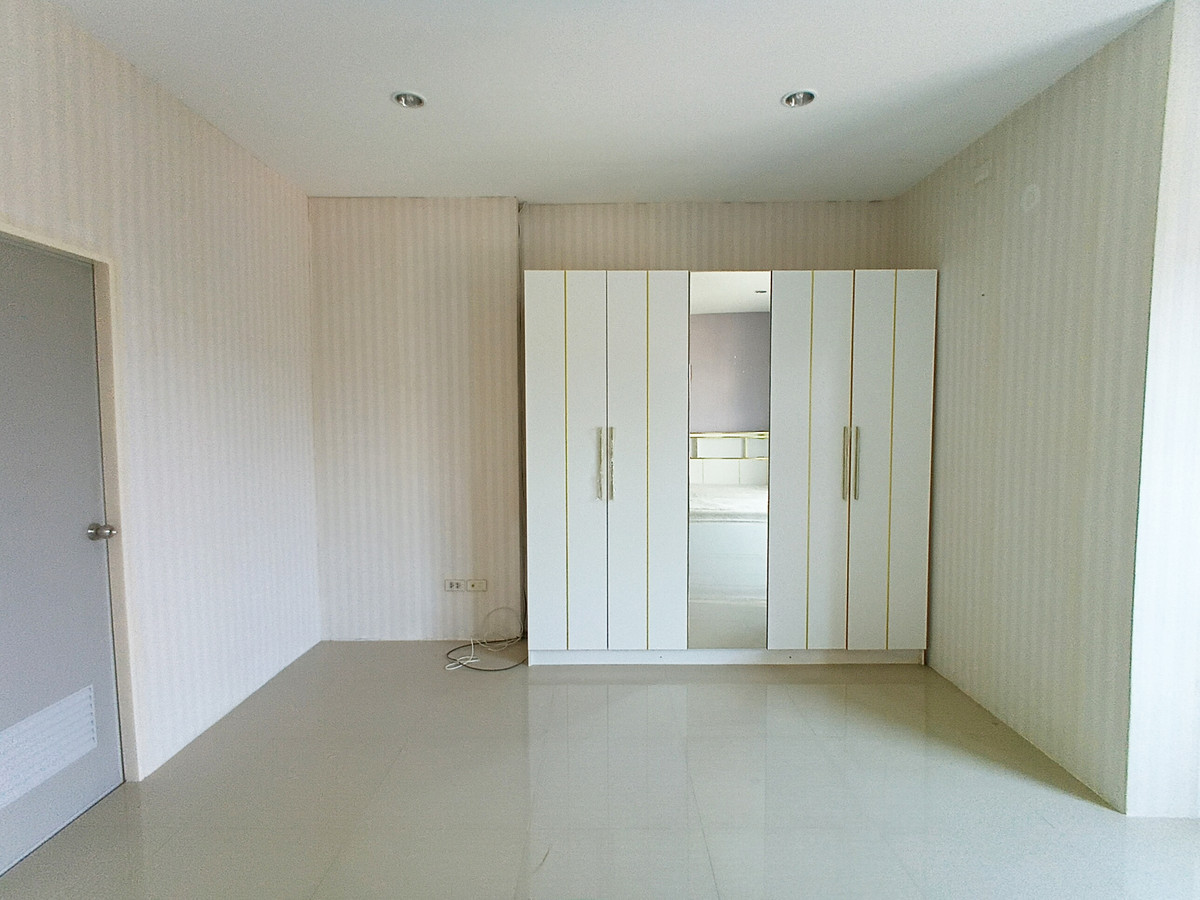 For SaleTownhomeNakhon Pathom : 🏡 Corner unit, garden frontage! Townhouse for sale, The Greenery 7 Soi 4. Fully extended and ready to move in!