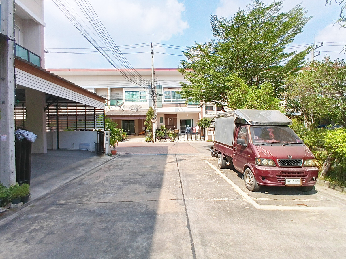 For SaleTownhomeNakhon Pathom : 🏡 Corner unit, garden frontage! Townhouse for sale, The Greenery 7 Soi 4. Fully extended and ready to move in!